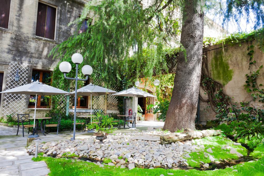 Auberge Du Pont Romain Sommières Exteriér fotografie
