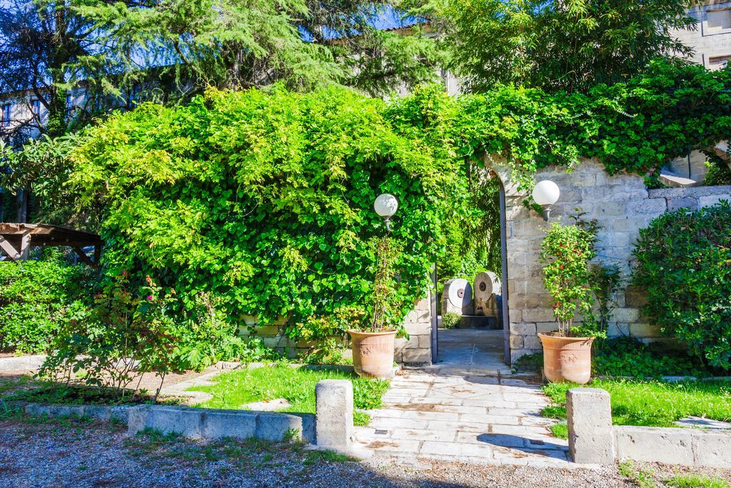 Auberge Du Pont Romain Sommières Exteriér fotografie